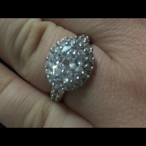 Oval Halo Engagement/Cocktail Ring ✨✨ - Picture 10 of 11